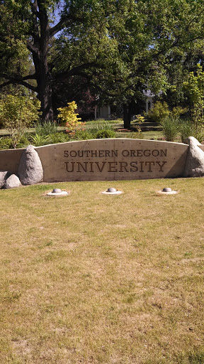 Southern Oregon University Stone Greeting Sign