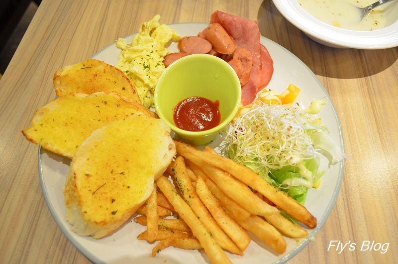 板橋DUMA親子餐廳（DUMA Brunch & Pasta），球池+溜滑梯就搞定小孩！