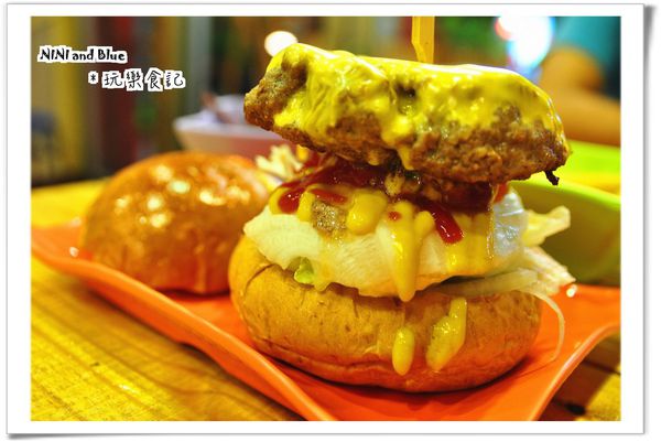 LAX Burger 美式漢堡店，大口好滋味~請小心食用