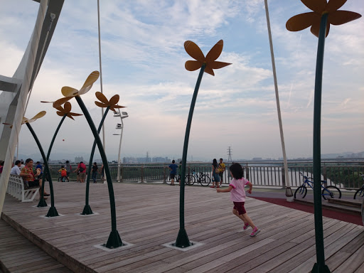 新月橋花形燈