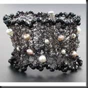 Elisabethean black & pearls cuff01sml
