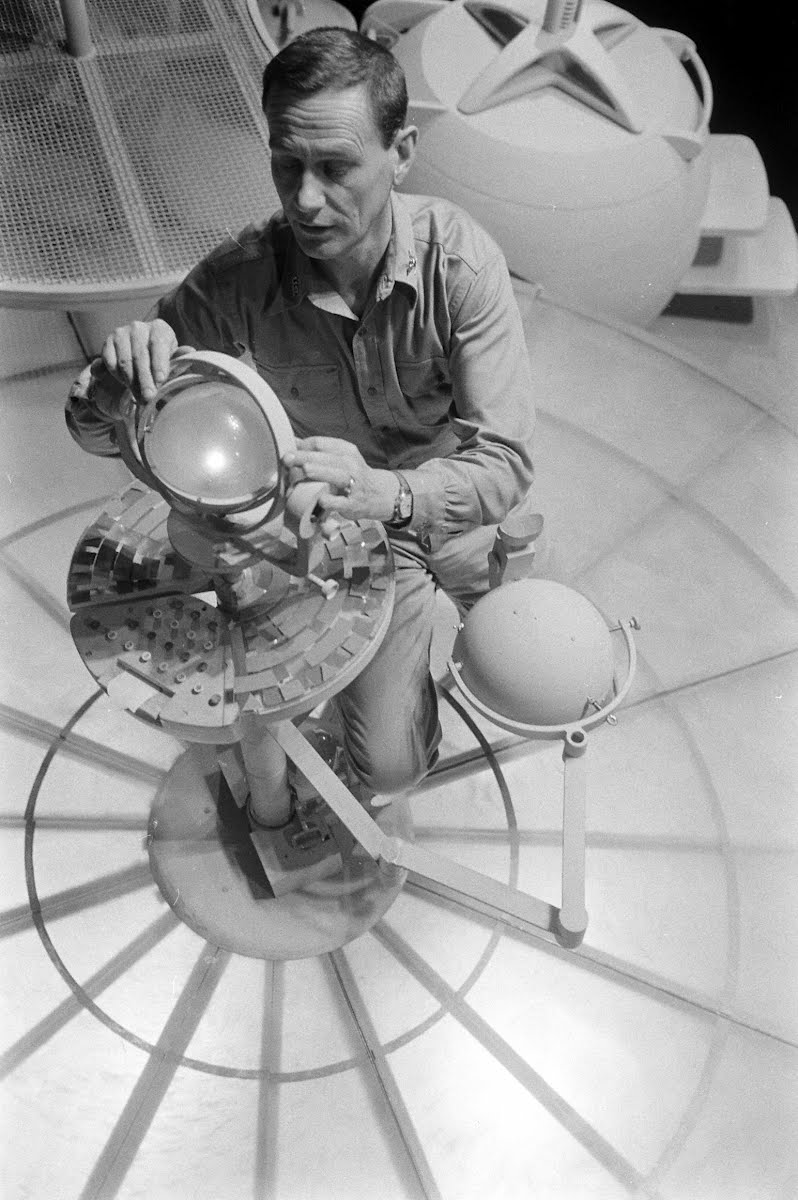 Play "Night Of The Auk" Walter Sanders — Google Arts & Culture