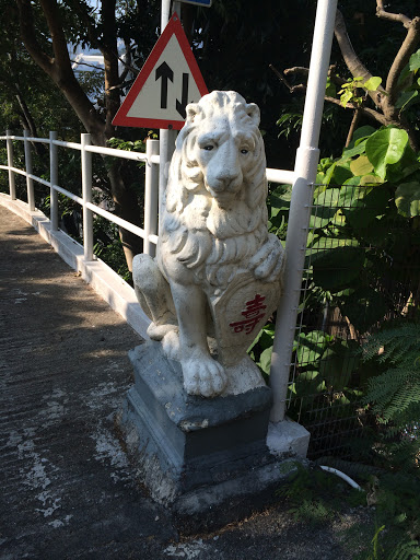 Lion on Beacons field Court