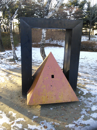 Pyramid in Gate