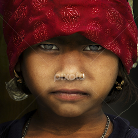 Magnetic Eyes by Alessandro Bergamini - People Portraits of Women