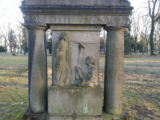 Denkmal in Park