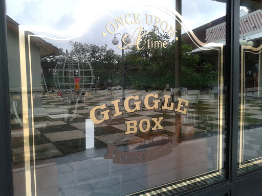 Giggle Box Cafe
