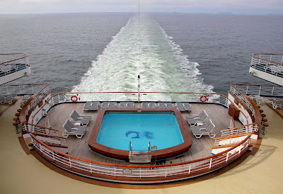 The aft pool aboard Golden Princess.