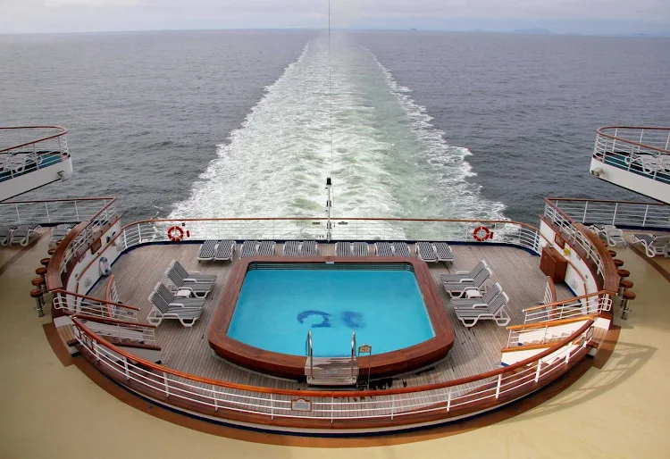 The aft pool aboard Golden Princess.