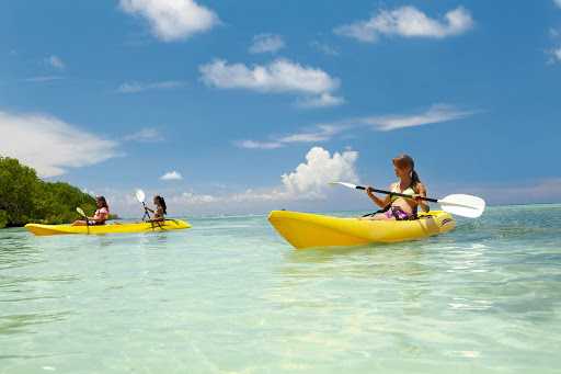 kayak-tour-Aruba - Friends come together to take a kayak tour in the tropical waters of Aruba.