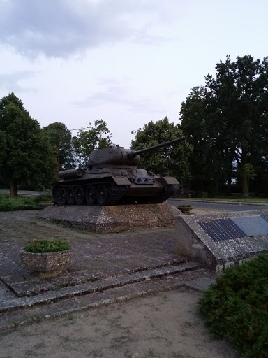 Erster Befreiter Ort - Tank