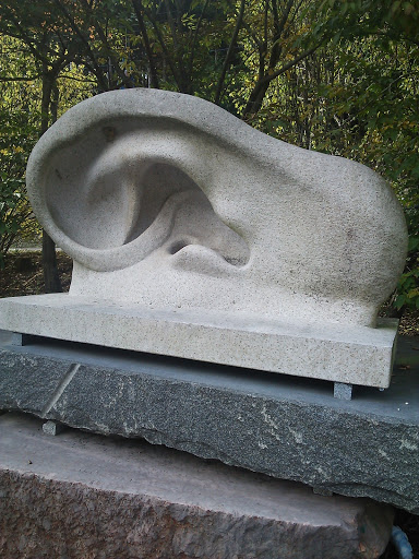巨大耳石像
