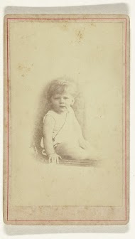 Studioportret van een klein kindje