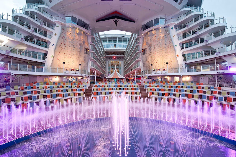 The Aqua Theater aboard Allure of the Seas transforms into an aquatic amphitheater in the evening, with water shows and acrobatic performances.