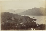 Gezicht op Tarbet en Loch Lomond in Schotland