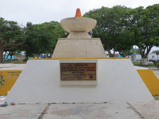 Monumento al Maestro Yucateco