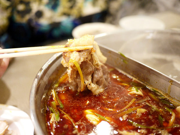 【食記】台北*東區。煥然一新的MK麻辣火鍋*自助式吃到飽 啤酒無限暢飲 麻辣王 鴛鴦鍋