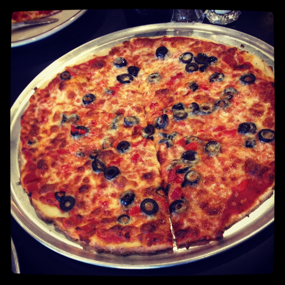 16" roasted red pepper & blk olive pizza