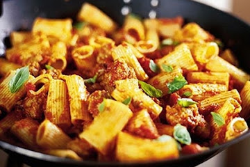 Chunky sausage & tomato pasta