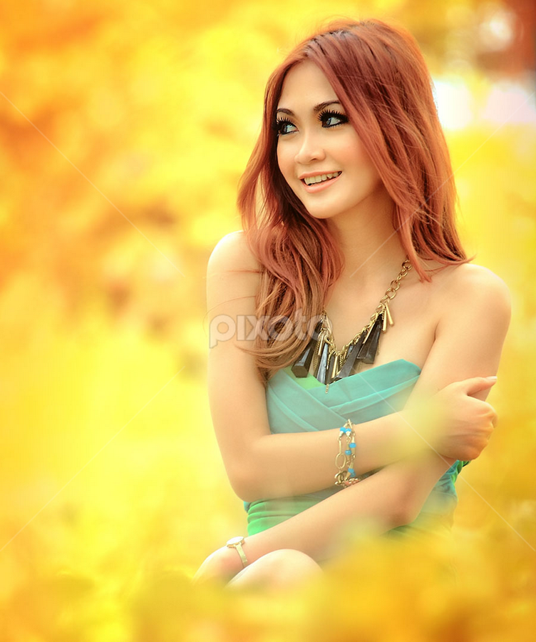 by Alwan Tafsiri - People Portraits of Women