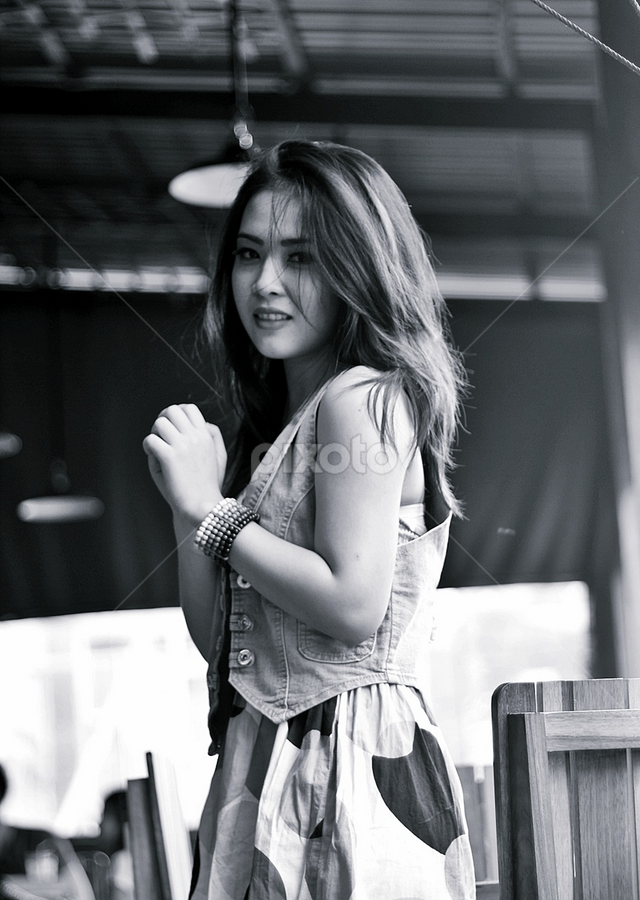 Beauty Of Amanda II by Mohammad Irvan Nento - People Portraits of Women