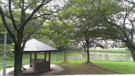 日本池の東屋