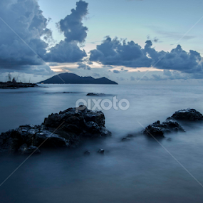 Rock formation by Shihab Qurtuby - Landscapes Waterscapes
