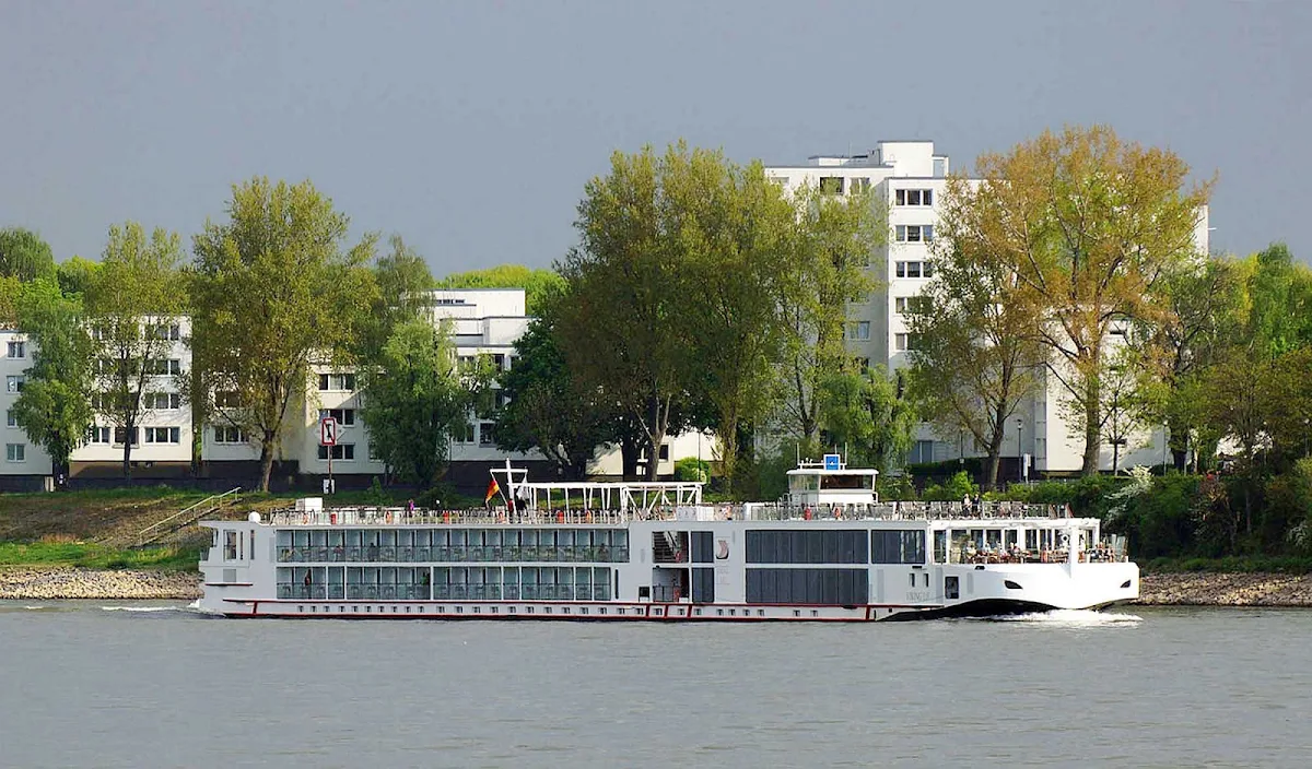 Viking-Lif-Cologne2 - The river cruise ship Viking Lif in Cologne-Mülheim, Germany.