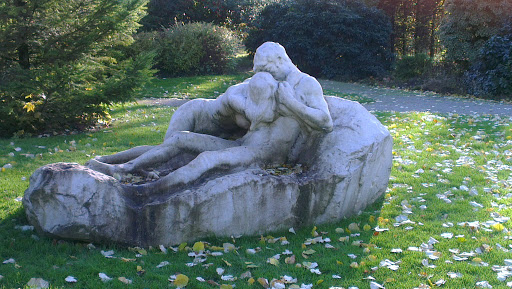 Statue Du Parc  