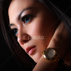 by Alwan Tafsiri - People Portraits of Women