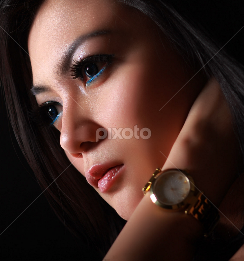 by Alwan Tafsiri - People Portraits of Women