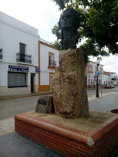 Estatua A Meléndez Valdés
