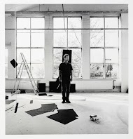 Hans Snoek werkt aan zijn ramenproject