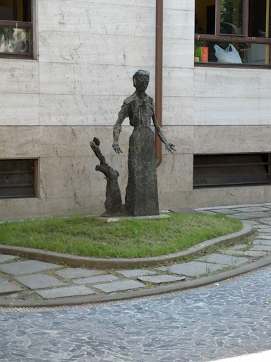 Statua dell'Istituto Psichiatrico