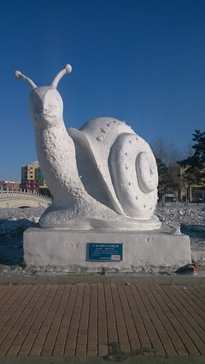 雪雕-蜗牛