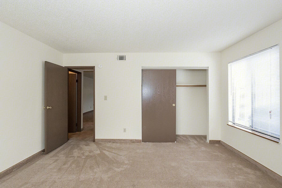 1B (1 Bed, 1 Bath) Rosehill Pointe Apts in Lenexa, KS