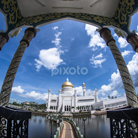 Sultan Omar Ali Saifuddien Mosque by Cristopher Selga - Buildings & Architecture Places of Worship