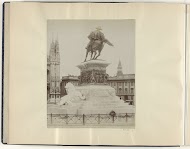 Ruiterstandbeeld van koning Victor Emanuel II op het Domplein in Milaan