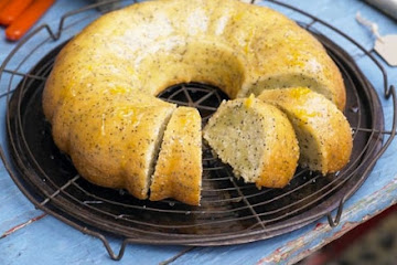 Grapefruit & poppy seed cake