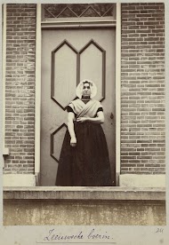 Portret van een vrouw in Zuid-Bevelandse klederdracht