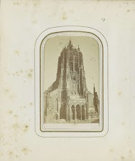 Toren en ingang van de munsterkerk van Ulm