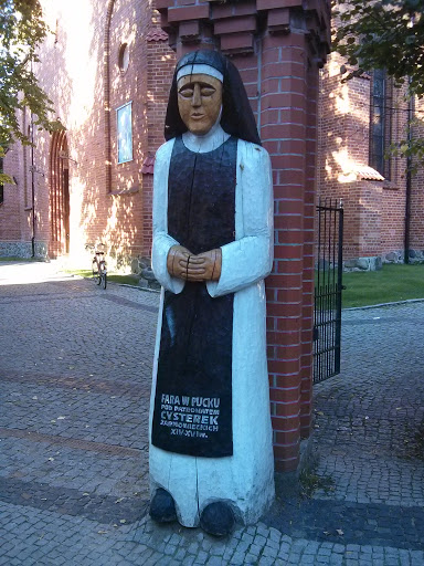 Drewniana zakonnica - Fara w Pucku