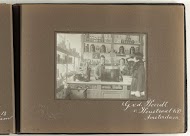 Interieur van de kruidenierswinkel van G. v.d. Woerdt, Van Woustraat 180, Amsterdam