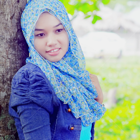 Aceh Girl by Arfa Mantoeng - People Portraits of Women