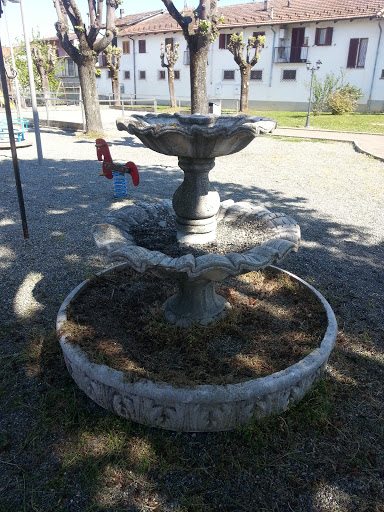Visone: Fontana Guardini Comunali
