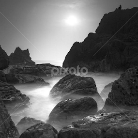 Sun shining on the cliffs by Alfi Nurulhida - Black & White Landscapes