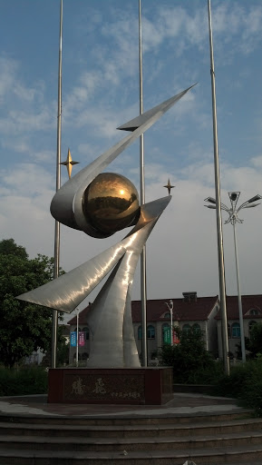 无锡前洲村民广场腾飞雕塑