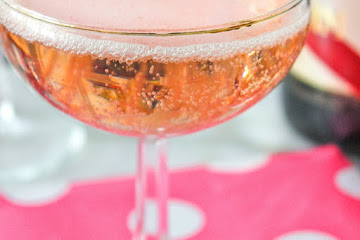Valentine&#8217;s Cocktail Recipe: Rosé Champagne Cocktail