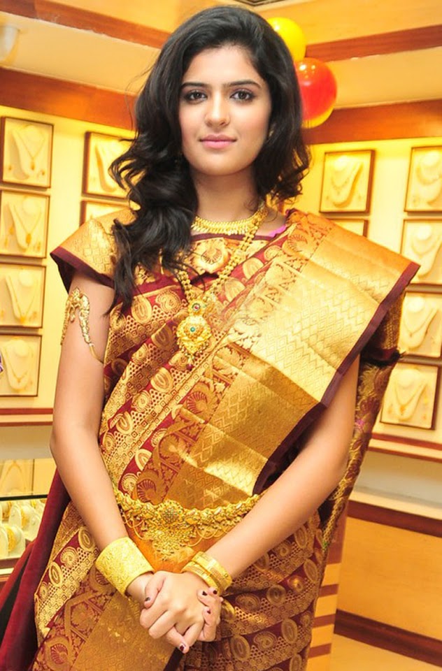 mumbai girl for dating. Tollywood debutante actress Deeksha Seth is a Mumbai girl trying her luck in 