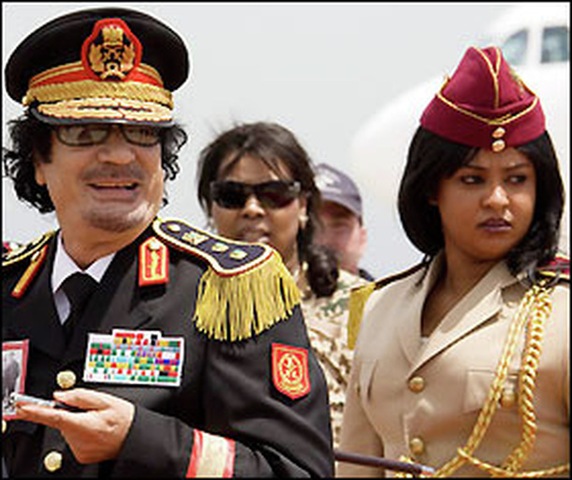 [Les Amazones de Kadhafi-10[2].jpg]